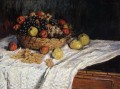Cesta de frutas con manzanas y uvas Claude Monet